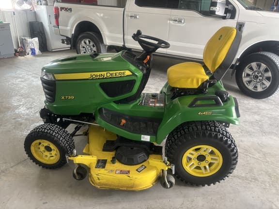 Image of John Deere X739 equipment image 1