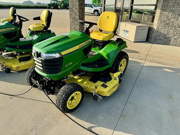 Image of John Deere X739 equipment image 1