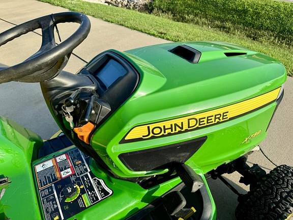 Image of John Deere X739 equipment image 2