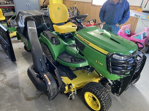 2021 John Deere X739 Equipment Image0