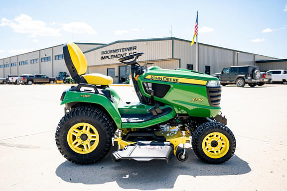 Image of John Deere X739 equipment image 1
