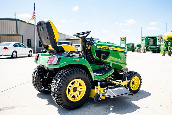 Image of John Deere X739 equipment image 2
