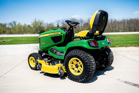 Image of John Deere X739 equipment image 4