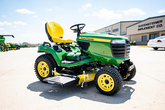 Image of John Deere X739 Primary image