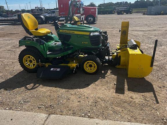 Image of John Deere X739 equipment image 3