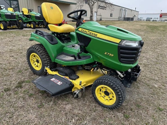 Main image John Deere X739