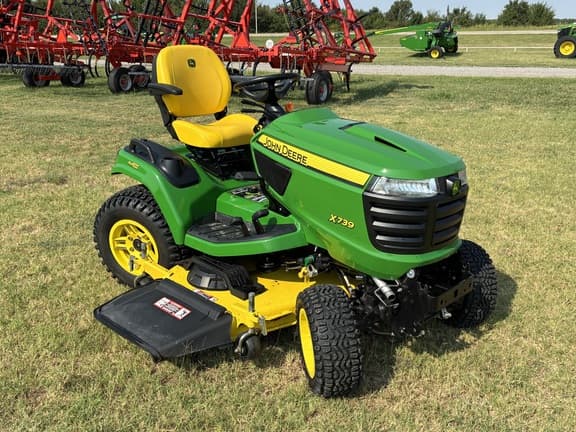 Image of John Deere X739 equipment image 4