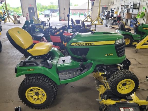2021 John Deere X739 Equipment Image0