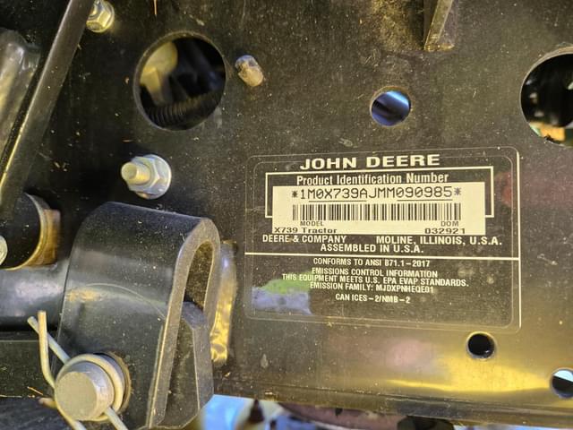 Image of John Deere X739 equipment image 4