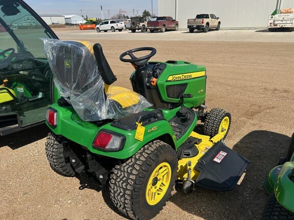 Image of John Deere X739 equipment image 1