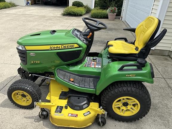 Image of John Deere X739 equipment image 1