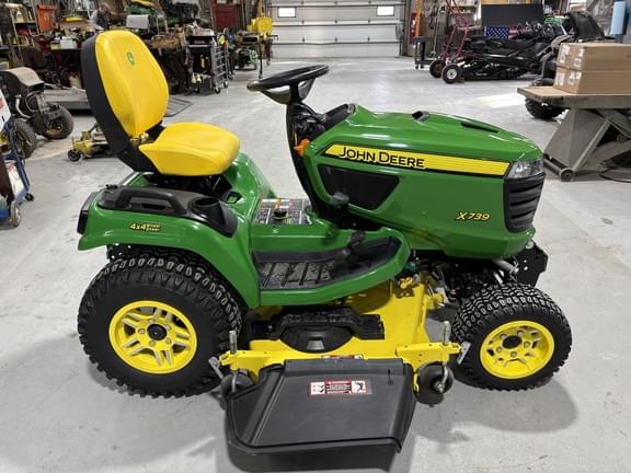 Image of John Deere X739 equipment image 3
