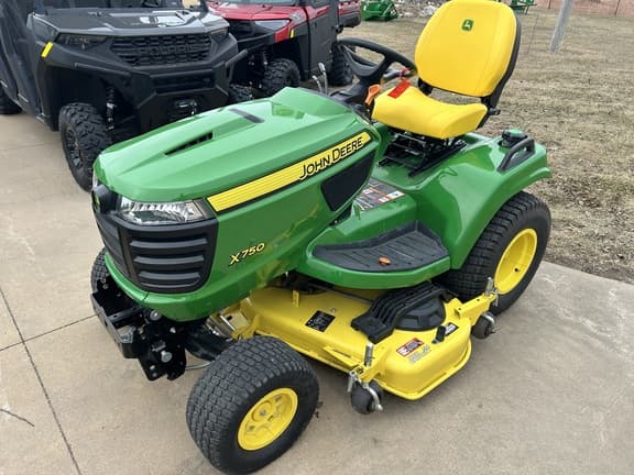 Image of John Deere X750 equipment image 1