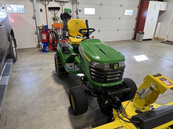 Image of John Deere X750 equipment image 4