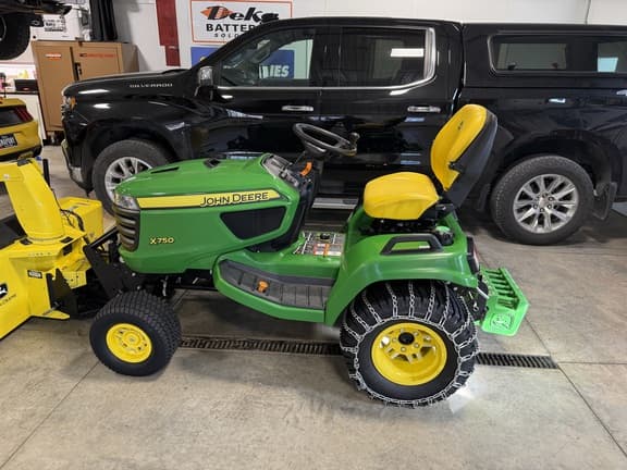 Image of John Deere X750 equipment image 1