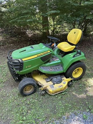 2021 John Deere X750 Equipment Image0