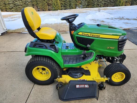 Image of John Deere X750 equipment image 4