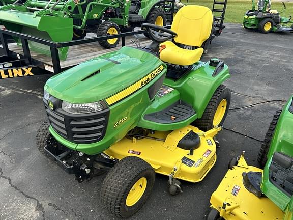 Image of John Deere X750 equipment image 2