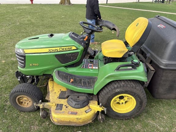Image of John Deere X750 equipment image 1