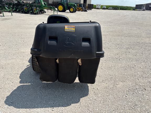 Image of John Deere X750 equipment image 3