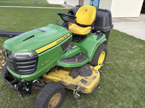 2021 John Deere X750 Equipment Image0