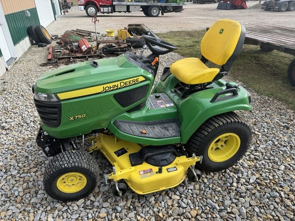 Main image John Deere X750