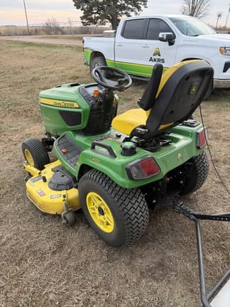 Image of John Deere X754 equipment image 3