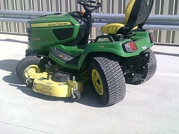 Image of John Deere X754 equipment image 4