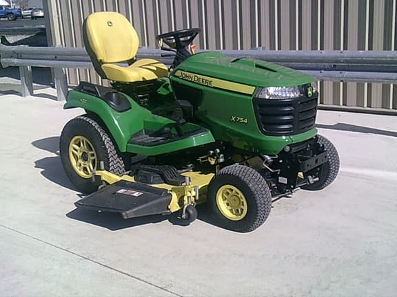 Image of John Deere X754 equipment image 1