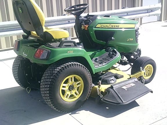 Image of John Deere X754 equipment image 2