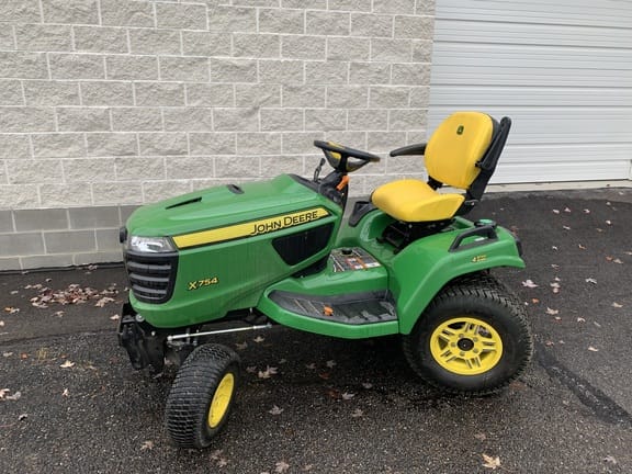 Main image John Deere X754
