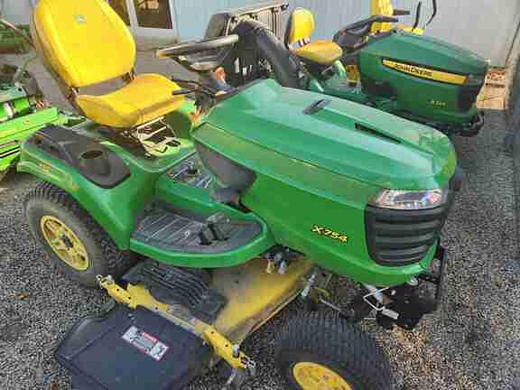 Image of John Deere X754 equipment image 1