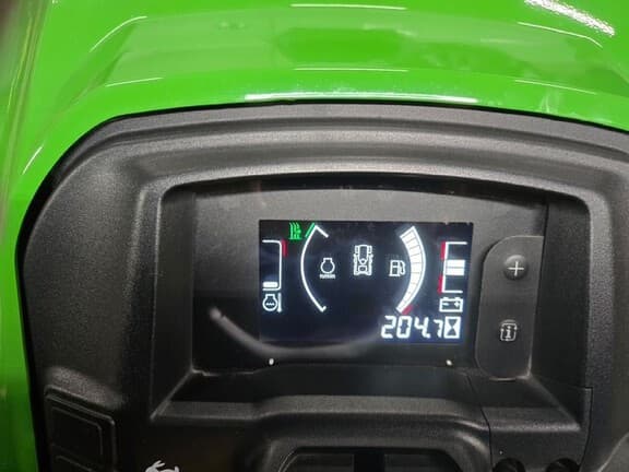 Image of John Deere X758 equipment image 4