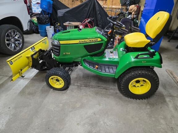 Image of John Deere X758 equipment image 2