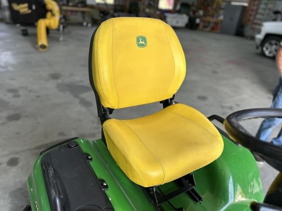 Image of John Deere X758 equipment image 3