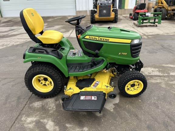 Image of John Deere X758 equipment image 4