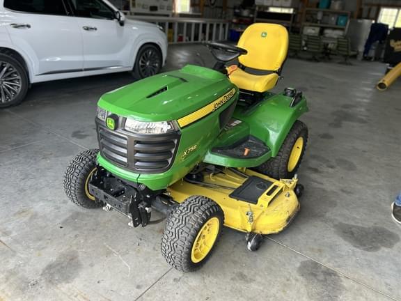 Image of John Deere X758 equipment image 2