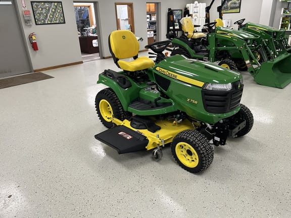 Main image John Deere X758