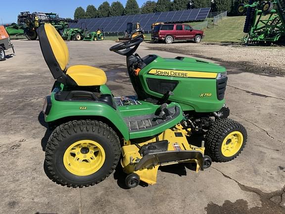 Image of John Deere X758 equipment image 2