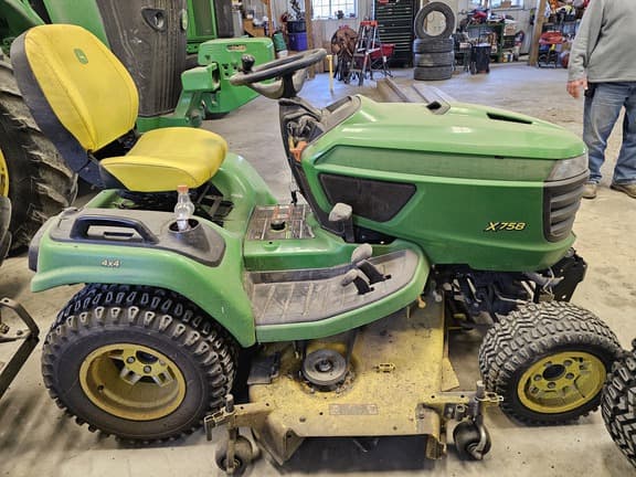 Image of John Deere X758 equipment image 2