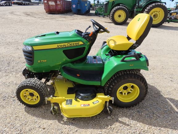 Image of John Deere X758 equipment image 4