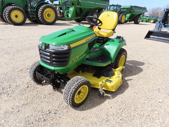 Image of John Deere X758 equipment image 3
