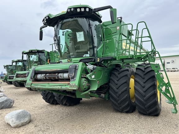 Image of John Deere X9 1000 equipment image 1