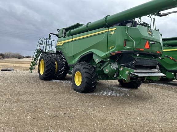 Image of John Deere X9 1000 equipment image 2