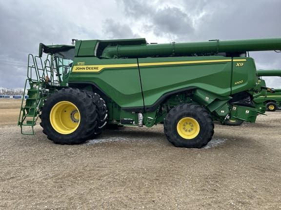Image of John Deere X9 1000 equipment image 1