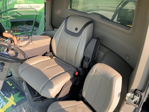Image of John Deere X9 1000 equipment image 3