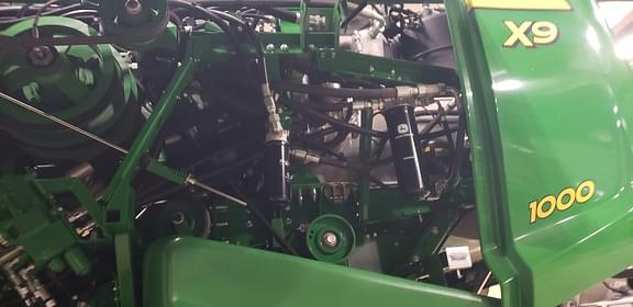 Image of John Deere X9 1000 equipment image 3