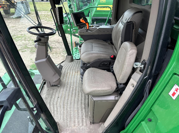 Image of John Deere X9 1000 equipment image 2
