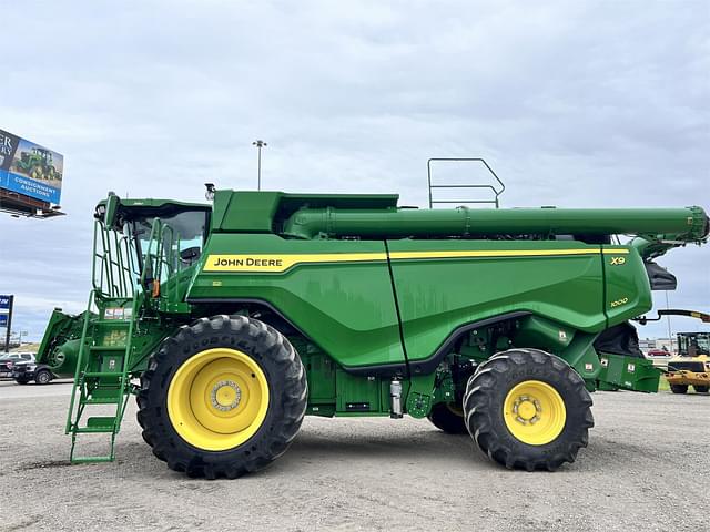 Image of John Deere X9 1000 equipment image 2