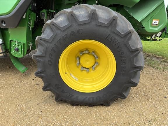 Image of John Deere X9 1000 equipment image 4